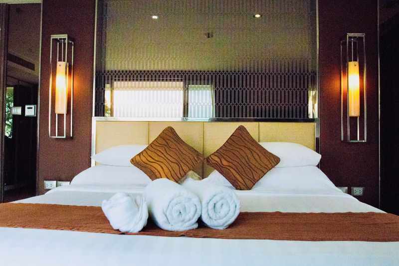 Bed in Deluxe room Deluxe king-sized bed 800
