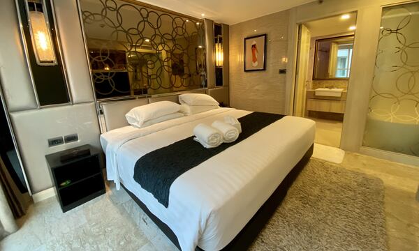 01_Bedroom_OneBedroomSuite - The Sanctuary Thailand Junior Suite Bedroom room plan