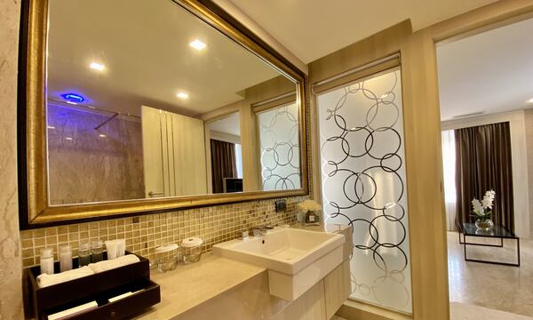 06_Bathroom_OneBedroomOceanView - The Sanctuary Thailand Bathroom Living room One Bedroom Suite