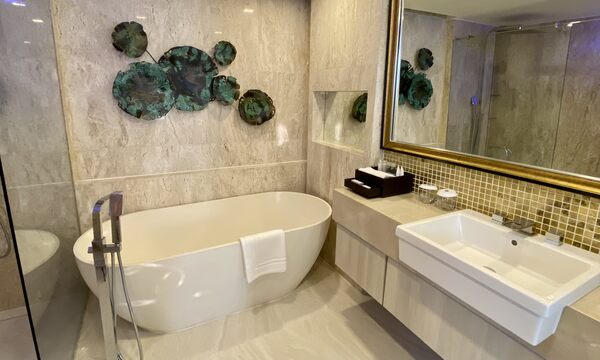 07_Bathtub_Suite - The Sanctuary Thailand Bathtub Bathroom One Bedroom Suite