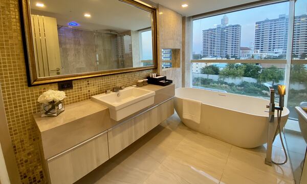 Bathroom with bathtub and window in Pattaya