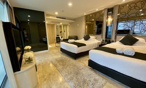 Bedroom_Twin_Suite - The Sanctuary Thailand Twin beds with city view Phratamnak Pattaya